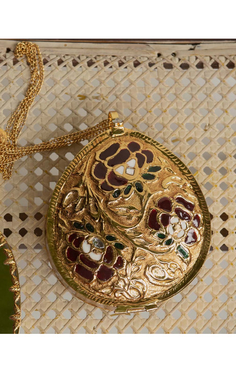Oval (clutch)